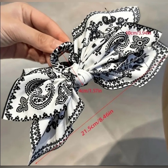 Elegant Black and White Paisley Hair Scarf Claw Clip New In Package - Picture 2 of 5